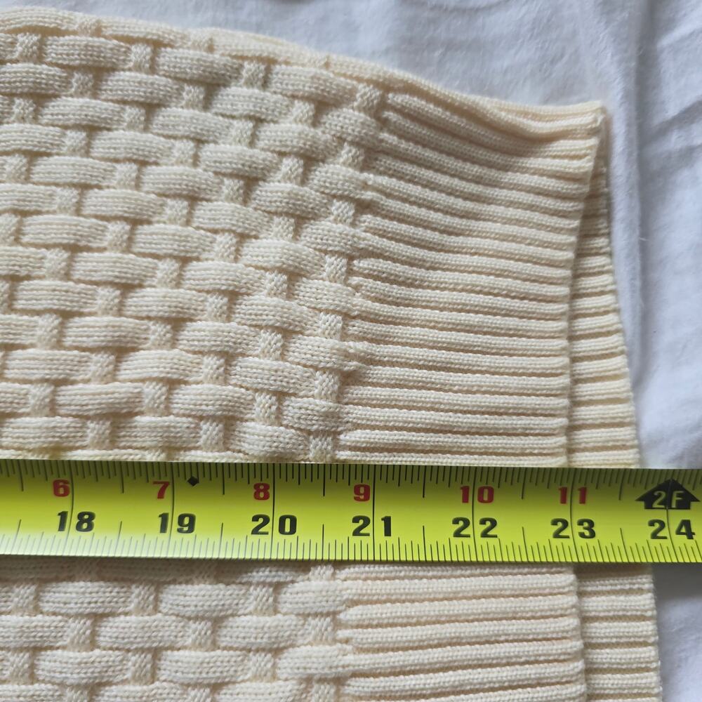 Vintage FILA Womens Wool V-neck Intrecciato 3D Knit Tennis Sweater US 6 Ivory - Picture 8 of 8